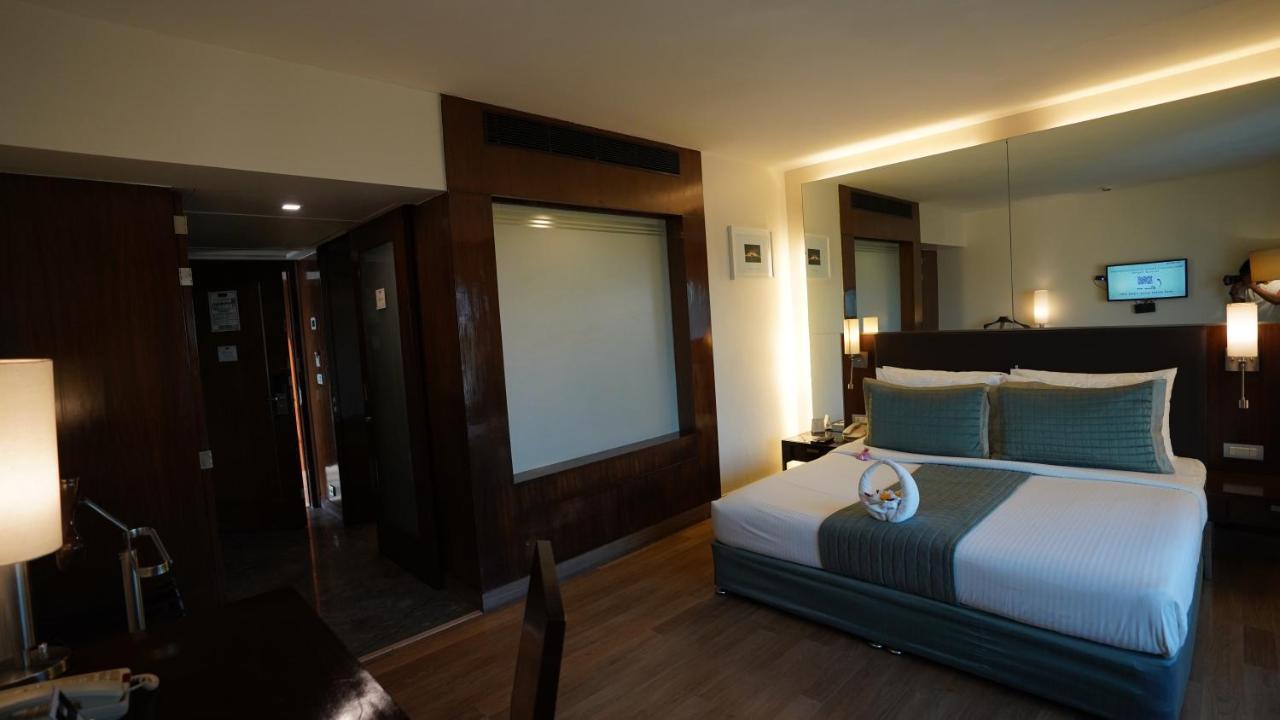 St Laurn Koregaon Park بونة المظهر الخارجي الصورة