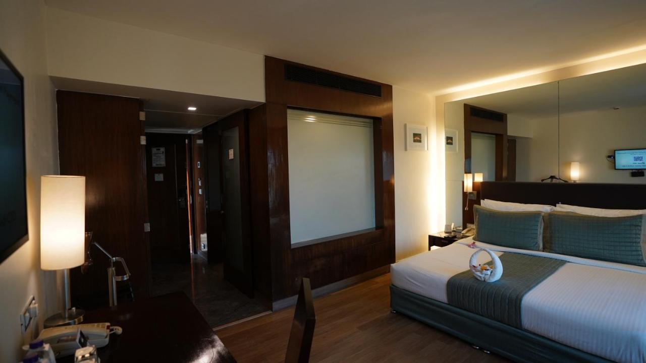 St Laurn Koregaon Park بونة المظهر الخارجي الصورة