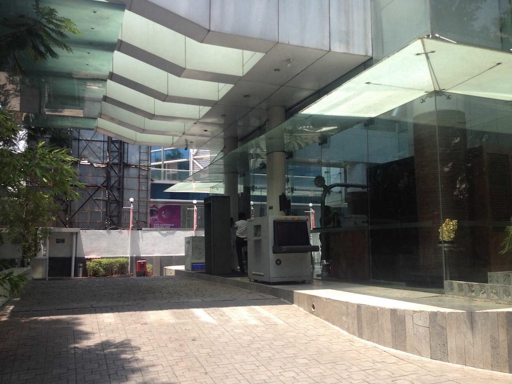 St Laurn Koregaon Park بونة المظهر الخارجي الصورة
