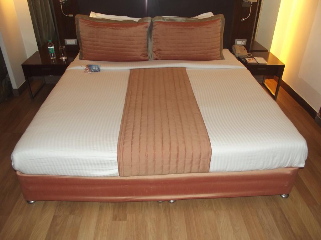 St Laurn Koregaon Park بونة المظهر الخارجي الصورة