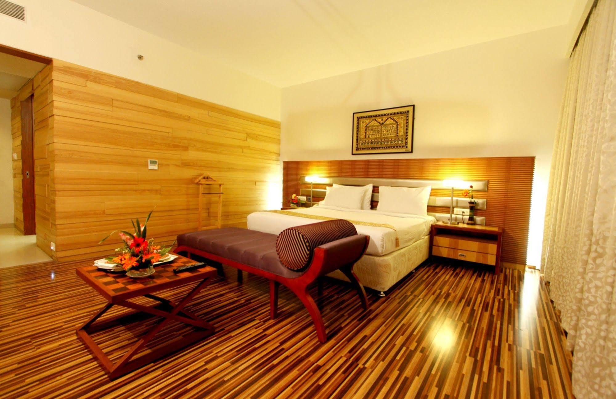 St Laurn Koregaon Park بونة المظهر الخارجي الصورة